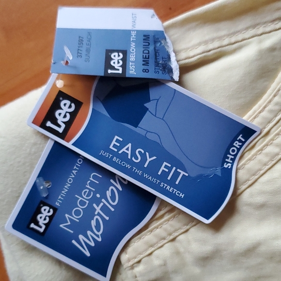 NWT Lee Fitinnovations Modern Motion Easy Fit Stretch Women's Yellow Shorts - 8 - Picture 7 of 10